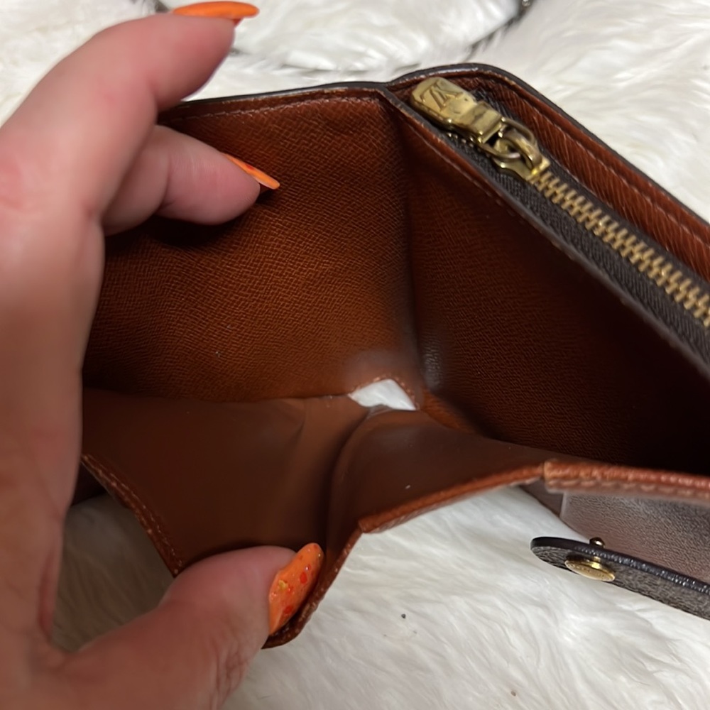 LOUIS VUITTON
LV Monogram Zippy Compact Wallet - Picture 7 of 10